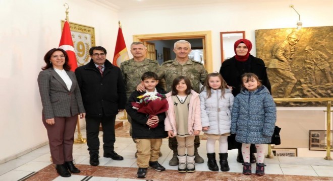 Öğrencilerden Kolordu Komutanı Tümgeneral Alkan'a ziyaret