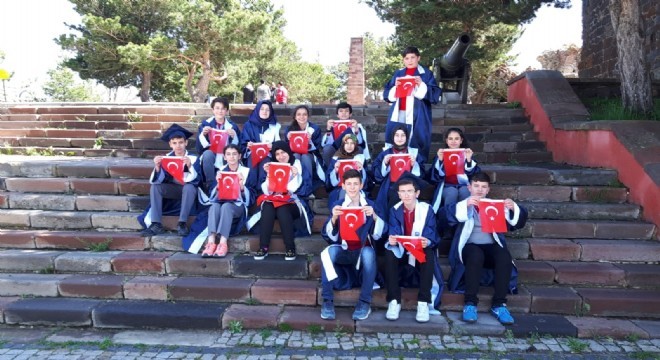 Öğrencilerden Nene Hatun'a vefa