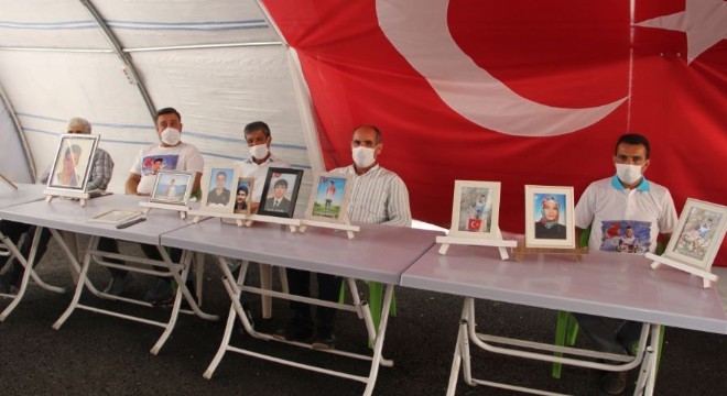 ‘Kulağımız telefonda, gözümüz kapıda'