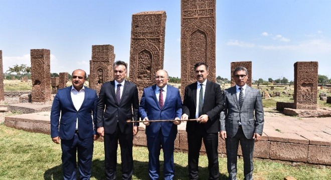 “Kuzuları çakallara kaptırmamalıyız'